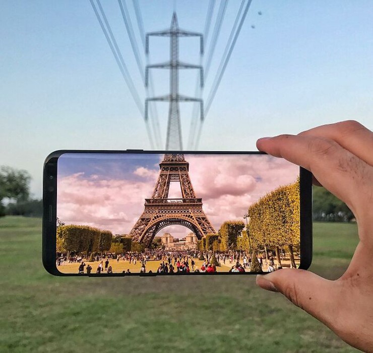 Tháp Eiffel ngay trước mắt luôn, đi đâu cho xa.
