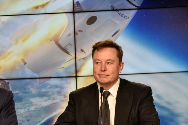 Tỷ phú Elon Musk 'ngắt kết nối Starlink để ngăn Ukraine tấn công Nga' - 2