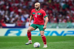 MU méo mặt vì ”virus FIFA”: Amrabat dính chấn thương, HLV Ten Hag lo sốt vó