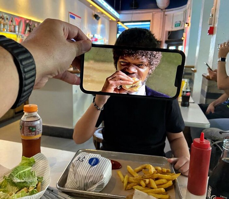 Nhìn là biết hamburger ngon rồi.
