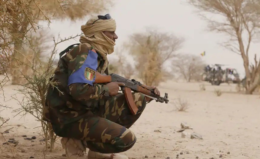 Căn cứ quân sự và tàu khách ở Mali bị tấn công, hơn 100 người thiệt mạng - 2