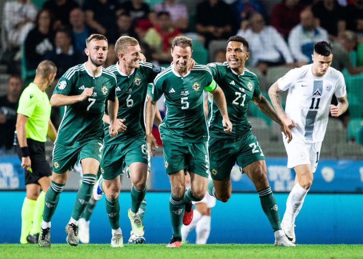 Jonny Evans lập siêu phẩm cho ĐT Bắc Ireland