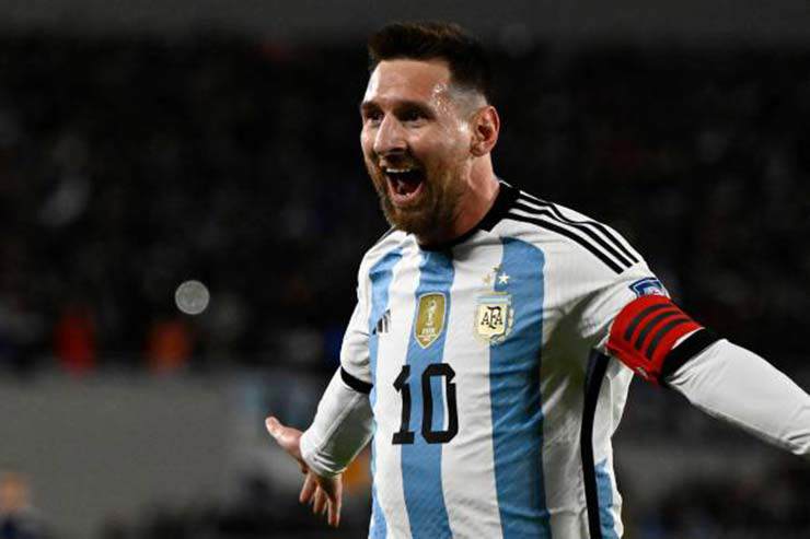 Messi tiếp tục giúp Argentina vượt qua khó khăn bằng sự tỏa sáng cá nhân