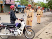 Tin tức trong ngày - Không bắt buộc CSGT phải nói lời chào, cảm ơn tài xế