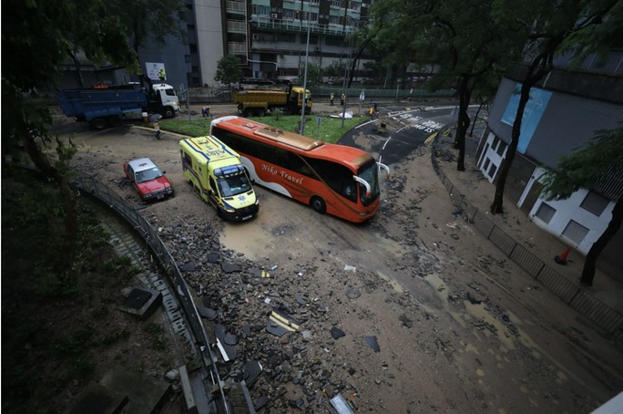 Cận cảnh ngập lụt khủng khiếp ở Hồng Kông - 5