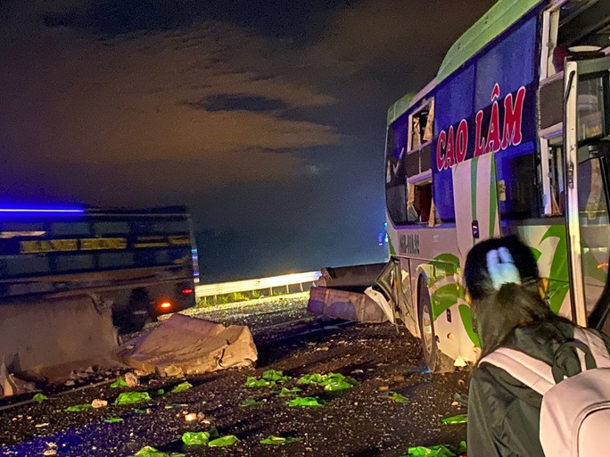 Xe khách gặp nạn trên đường cao tốc Phan Thiết - Dầu Giây, 1 người tử vong - 2