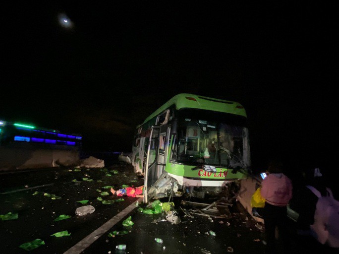 Xe khách gặp nạn trên đường cao tốc Phan Thiết - Dầu Giây, 1 người tử vong - 3