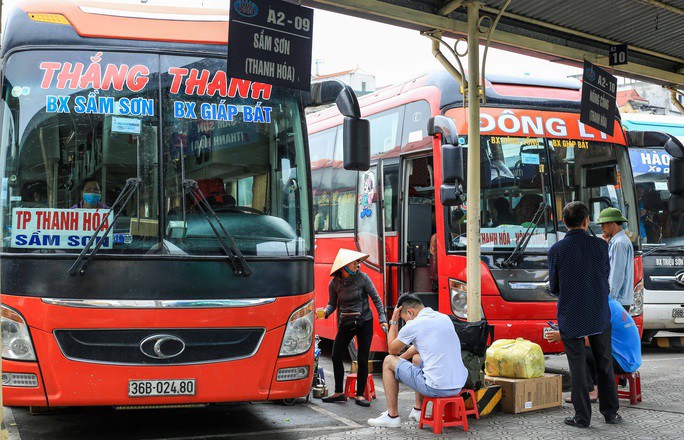 Đề xuất bỏ quy định tuổi tối đa của người điều khiển ôtô chở người trên 30 chỗ ngồi