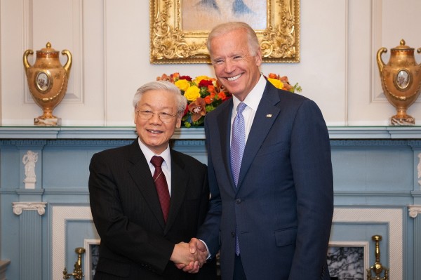 Tổng Bí thư Nguyễn Phú Trọng và ông Joe Biden trong một cuộc gặp năm 2015. Ảnh Getty Images.&nbsp;