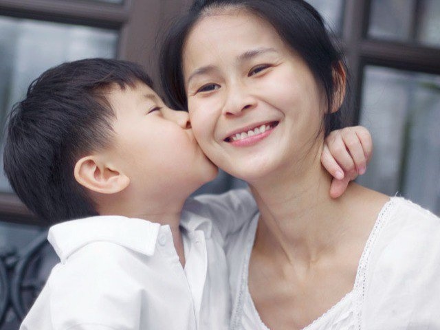 ”Mẹ ơi sao con không có bố?”, câu đáp thông minh của người mẹ giúp đứa trẻ thành công trong tương lai