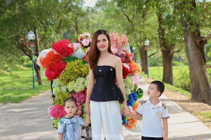Cô gái 9x kiếm tiền triệu từ dịch vụ xe hoa 'chở' mùa thu Hà Nội về Hà Tĩnh - 6