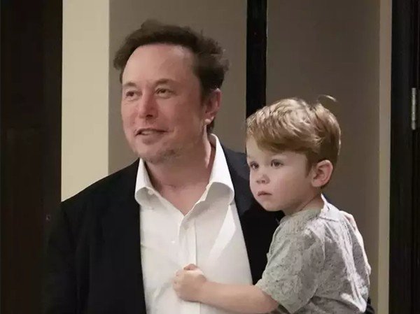 Tỷ phú Elon Musk xác nhận có con bí mật và cái tên khiến cư dân mạng tưởng 