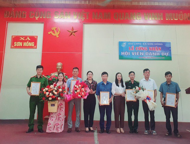 31 nam giới tại Hà Tĩnh được kết nạp vào Hội Liên hiệp Phụ nữ - 2