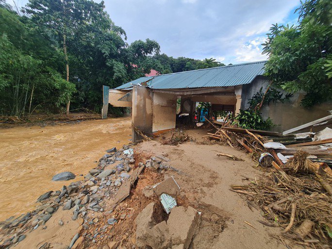Phó Chủ tịch Hội Chữ thập đỏ huyện “ăn chặn” tiền hỗ trợ lũ lụt - 2