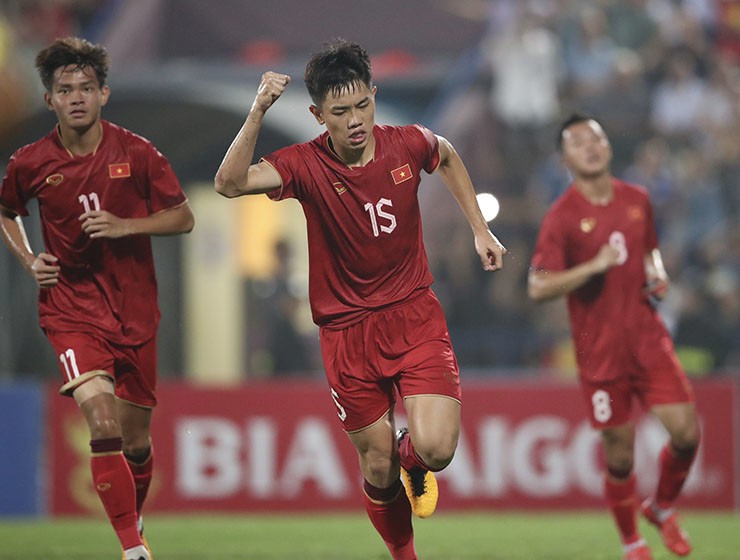 Video bóng đá U23 Việt Nam - U23 Singapore: Áp đảo toàn diện, trừng phạt sai lầm (Vòng loại U23 châu Á) - 1