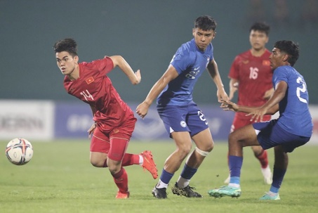 Video bóng đá U23 Việt Nam - U23 Singapore: Công làm thủ phá, ngắt chuỗi thăng hoa (Vòng loại U23 châu Á)