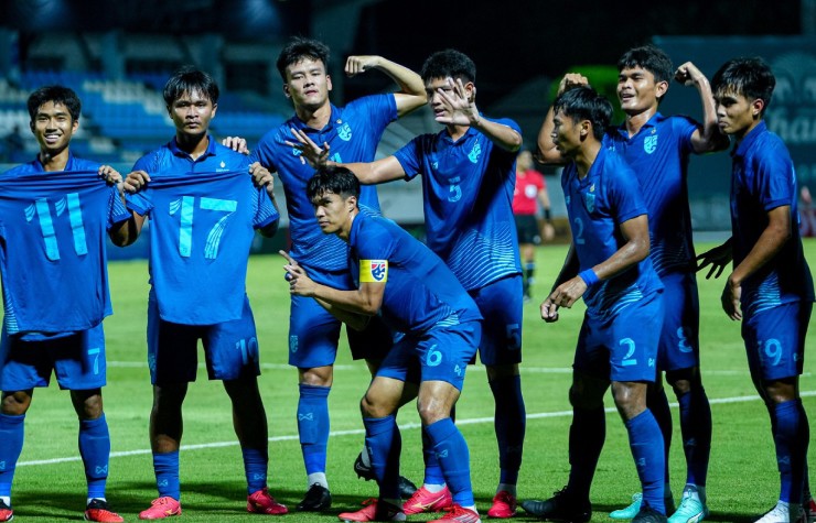 U23 Thái Lan thắng tối thiểu U23 Malaysia để giành ngôi đầu