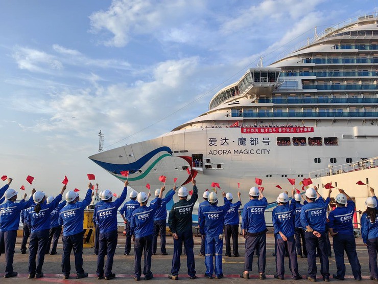 Adora là liên doanh giữa Carnival Corp và Tập đoàn đóng tàu nhà nước Trung Quốc (CSSC).
