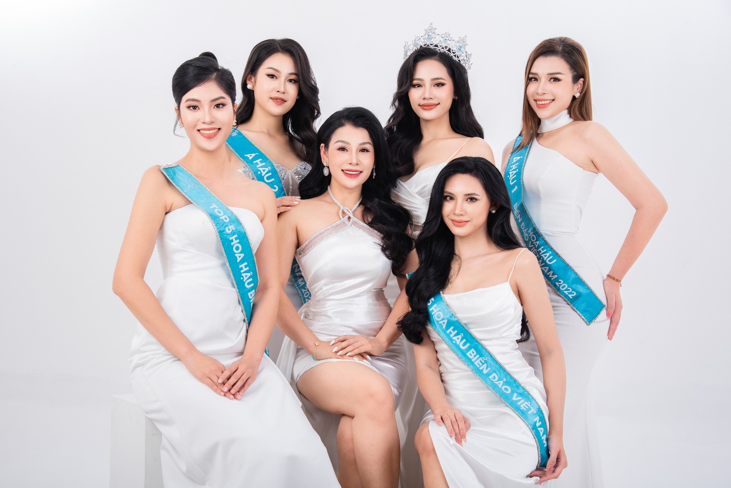 Nhan sắc vạn người mê khi top 5 Hoa hậu Biển Đảo Việt Nam 2022 chung khung hình - 1