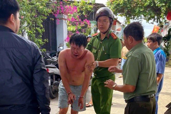 Lực lượng chức năng bắt giữ Nguyễn Tiến Lưu