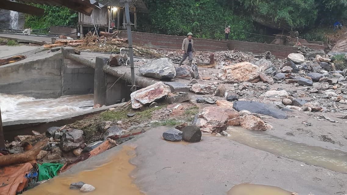 Cảnh tan hoang sau trận lũ quét khiến nhiều người chết và mất tích ở Lào Cai - 8