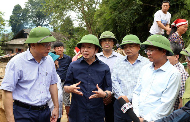 Lào Cai công bố tình huống khẩn cấp thiên tai, huy động 300 người tìm kiếm sau lũ quét - 2