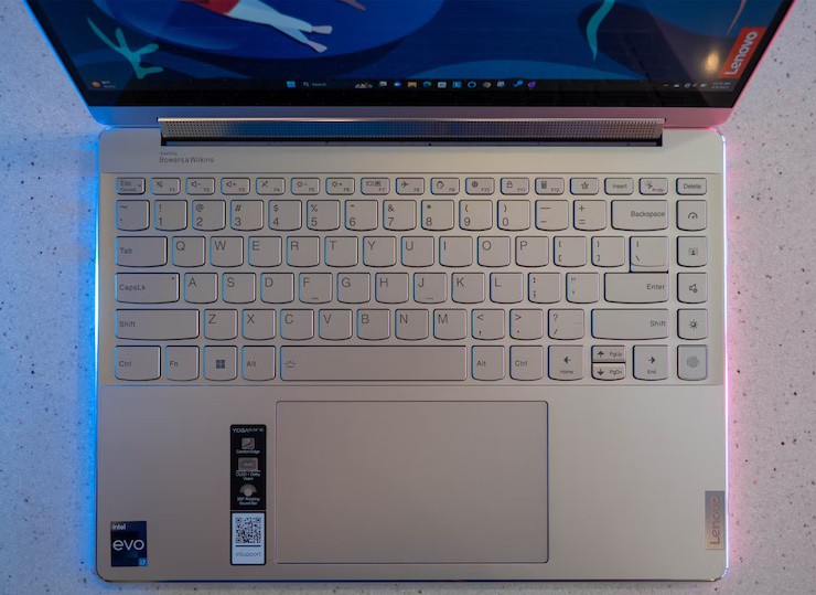 Lenovo Yoga 9i: Laptop "biến hình" với màn hình OLED 4K, loa xịn - 9