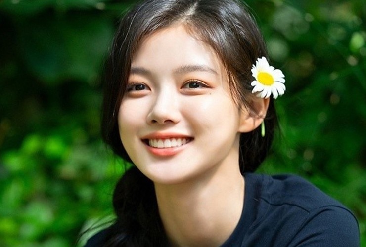 Kim Yoo Jung từng được mênh danh là &#34;em gái quốc dân&#34; ở Hàn Quốc.
