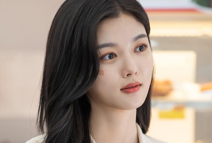 Gương mặt khả ái của Kim Yoo Jung rất phù hợp với những tạo hình cổ trang.&nbsp;
