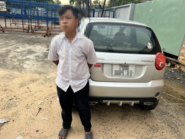 Xử phạt người cha giao ô tô cho con trai mới 15 tuổi điều khiển - 1