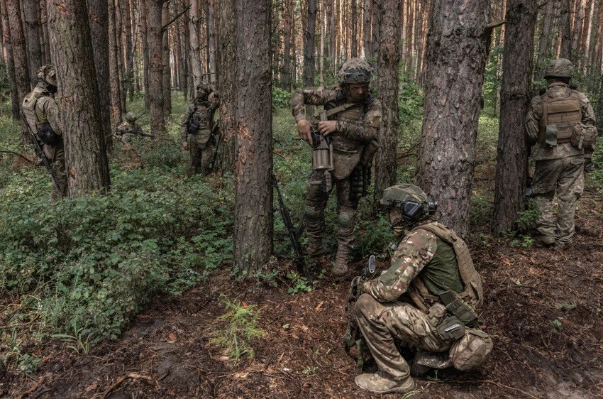 Lính Ukraine ở chiến trường miền đông nước này vào hồi tháng 7. Ảnh: THE NEW YORK TIMES