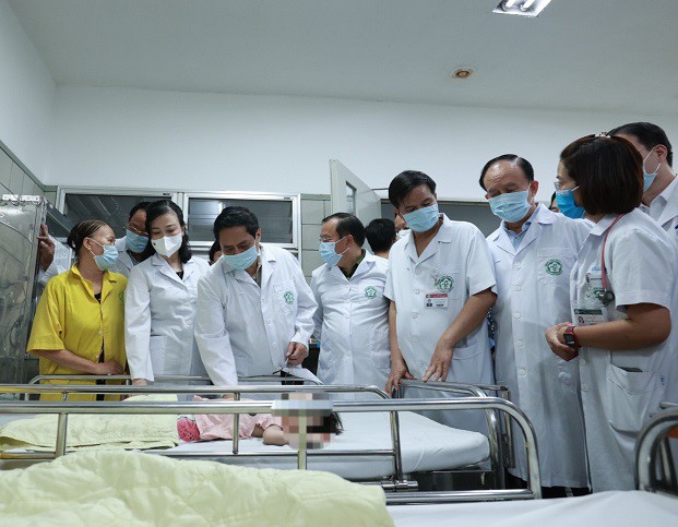 GĐ Bệnh viện Bạch Mai: Tập trung mọi nguồn lực để cứu chữa nạn nhân vụ cháy chung cư mini - 2