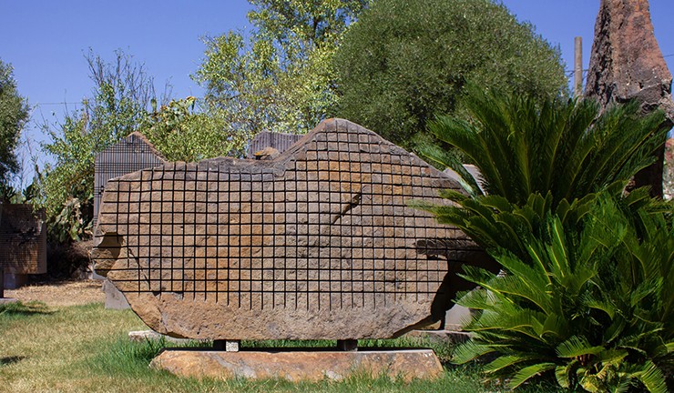 Sound Garden nằm tại làng San Sperate, miền nam Sardinia, cách Cagliari 20km, Italia.
