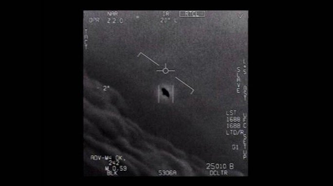 Một UFO/UAP chưa thể giải thích được ghi nhận bởi Hải quân Mỹ năm 2015 - Ảnh: Hải Quân MỸ