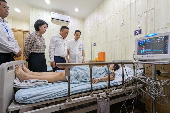 Chủ tịch Hà Nội rút ngắn chuyến công tác nước ngoài, tới bệnh viện thăm nạn nhân vụ cháy chung cư mini - 3