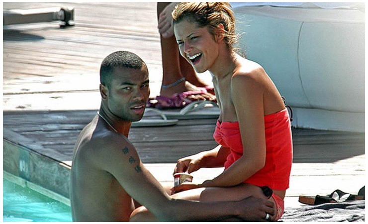 Ashley Cole là cựu ngôi sao bóng đá người Anh từng bị vợ cũ đuổi ra khỏi nhà vì ngoại tình.
