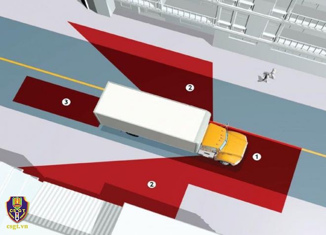 Clip: Chạy bất ổn, tài xế lái xe container gây tai họa cho ô tô con - 1
