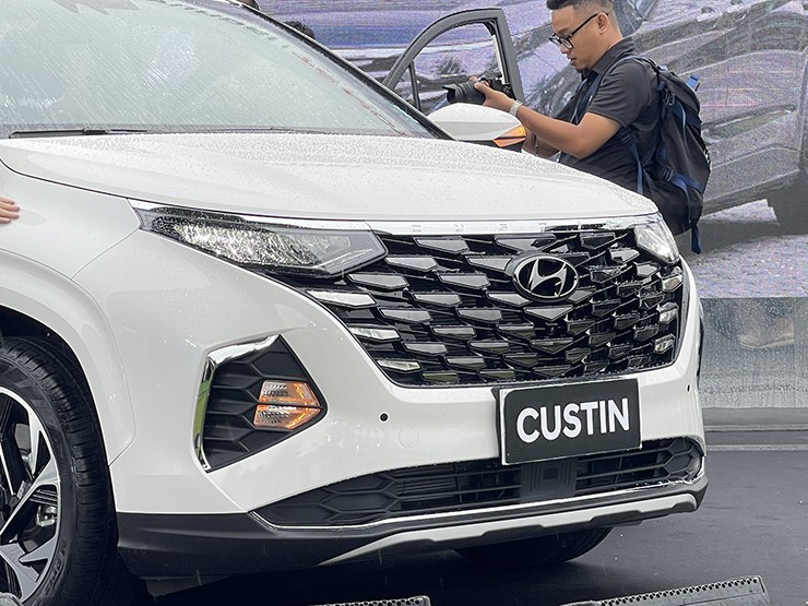 Hyundai Custin mới ra mắt, giá từ 850 triệu đồng