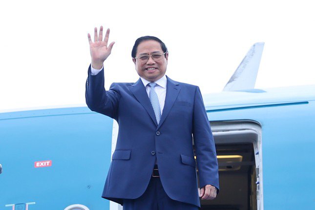 Thủ tướng rời Hà Nội lên đường dự hội nghị thương mại - đầu tư tại Trung Quốc - 1