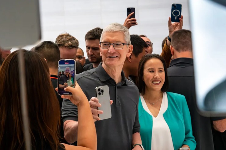 iPhone 15 Pro Max cháy hàng, Tim Cook bối rối khi chọn màu - 2