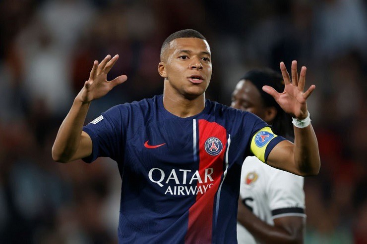 Mbappe lập cú đúp nhưng không thể giúp PSG tránh khỏi thất bại