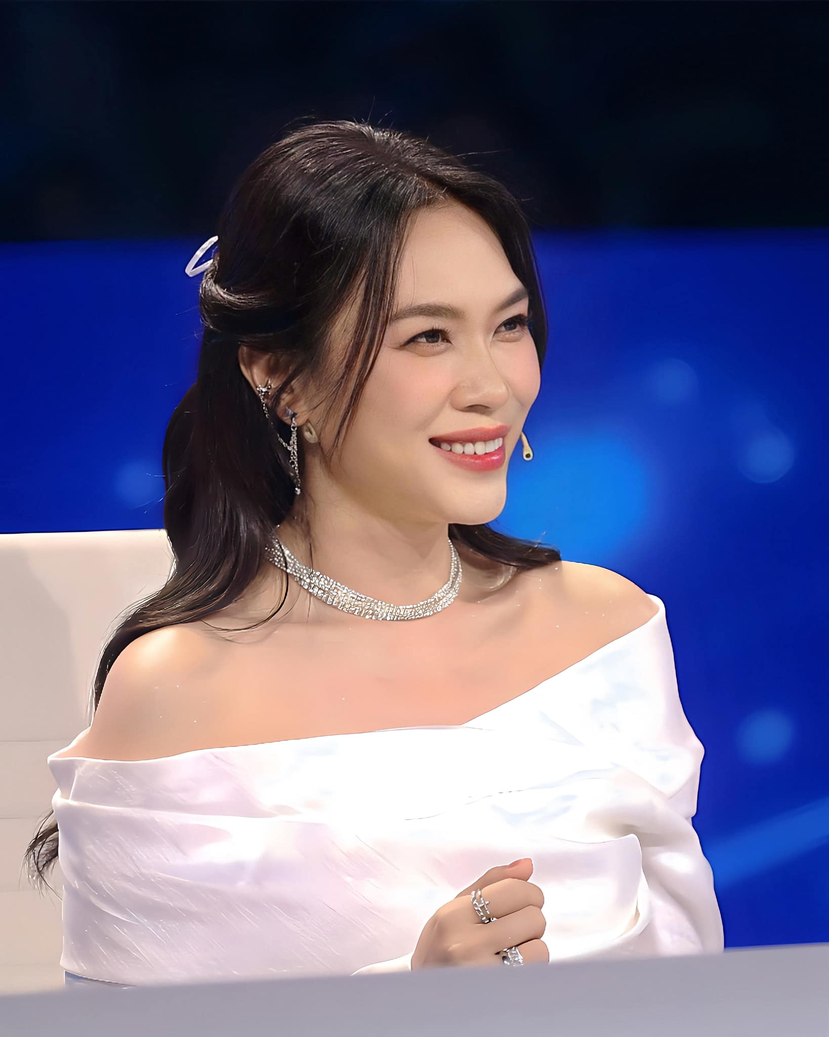Đêm liveshow 2 của "Vietnam Idol": Thí sinh chọn bài sai, hát chênh phô - 1