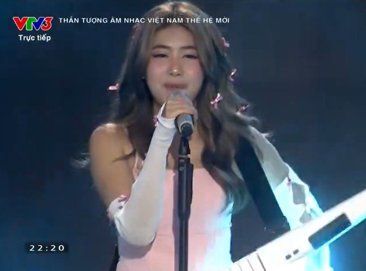 Đêm liveshow 2 của "Vietnam Idol": Thí sinh chọn bài sai, hát chênh phô - 6