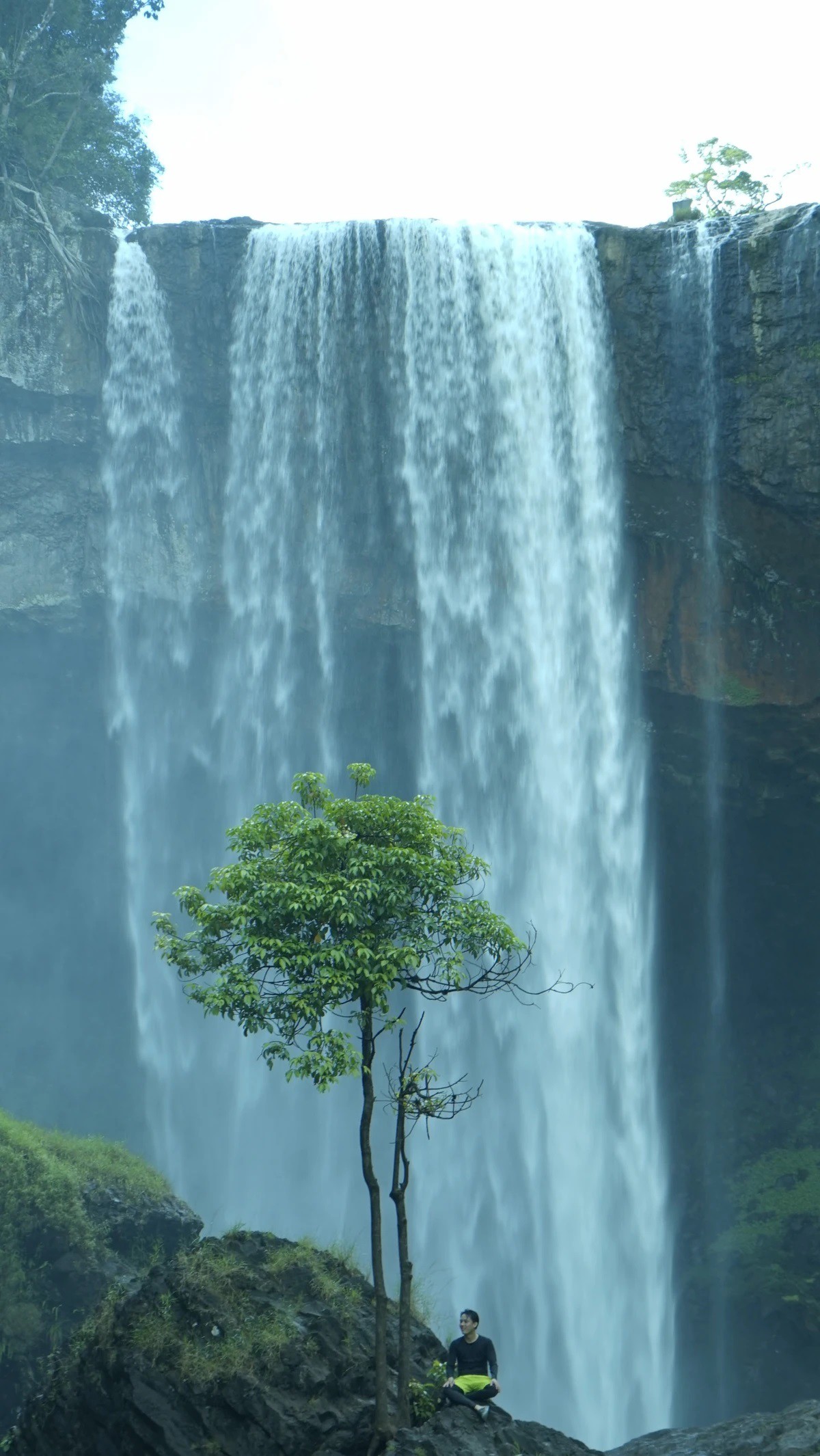 Ngắm vẻ đẹp của dòng thác được mệnh danh là 'nàng thơ' giữa núi rừng Tây Nguyên