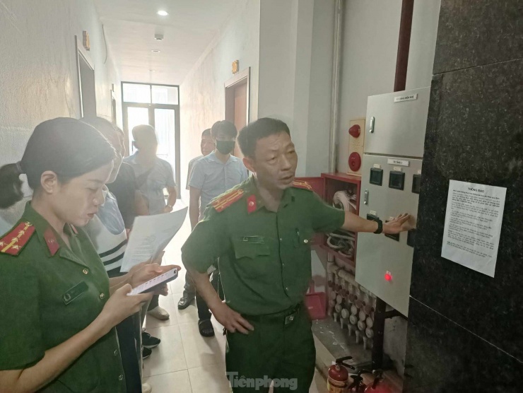 Theo đoàn liên ngành kiểm tra chung cư mini, nhà cho thuê trọ ở Hà Nội - 8