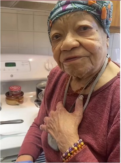Chia sẻ bí quyết sống thọ, cụ bà 102 tuổi gây sốt mạng xã hội - 2
