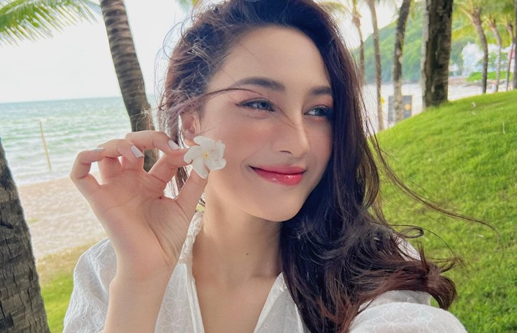 Lọt vào top 18 "Miss Universe Vietnam 2023", Duyên Bkrong (tên thường gọi là Duyên) đang được người hâm mộ kỳ vọng sẽ tiến sâu vào chung kết và đạt được thành tích ấn tượng như đàn chị cùng quê H'Hen Niê. 
