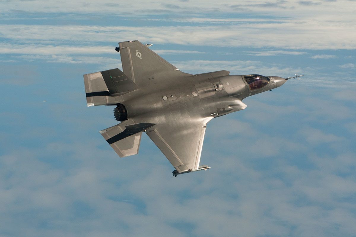 Tiêm kích tàng hình tối tân F-35B của Mỹ mất tích - 1