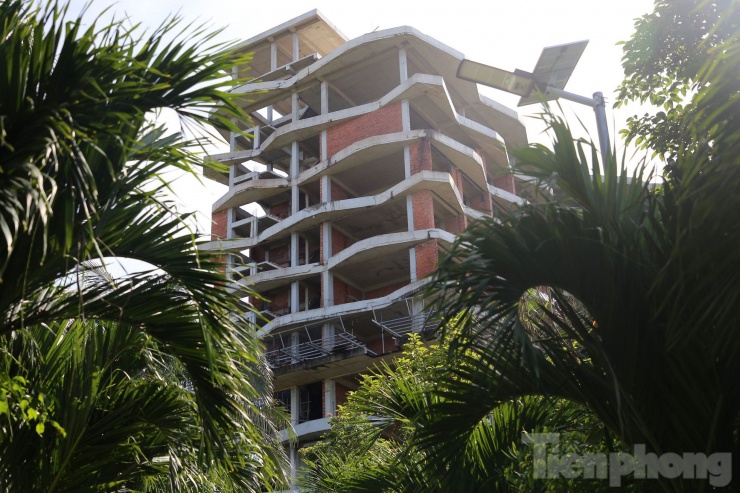 Tiết lộ lý do chưa cưỡng chế khách sạn 12 tầng xây trái phép ở Phú Quốc - 2