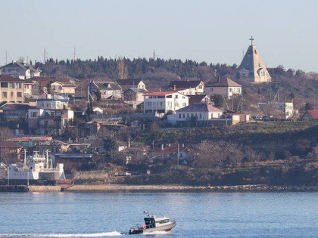 Crimea bán khoảng 100 tài sản Ukraine, bao gồm cả của ông Zelensky